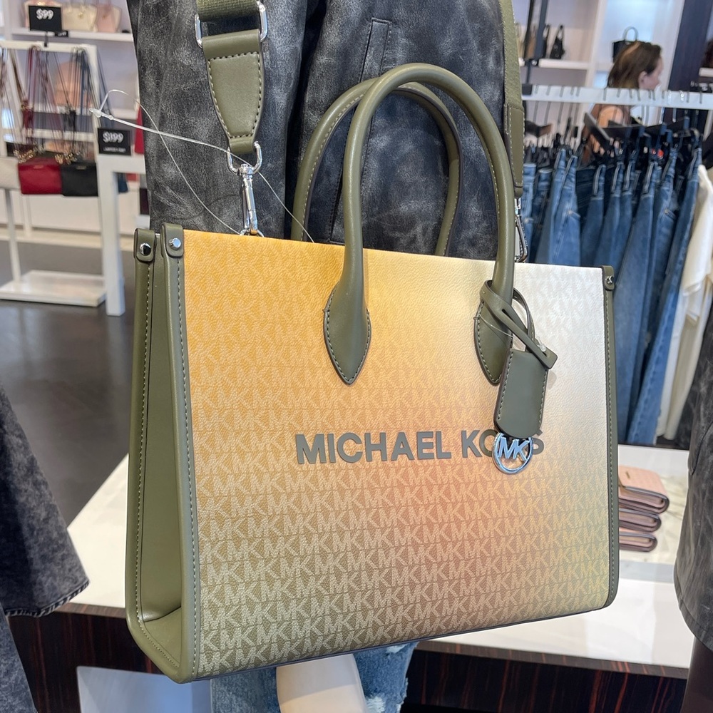 MICHAEL KORS Mirella Medium Ombré Signature Logo Tote Bag
Olive Combo
NWT - Picture 15 of 16